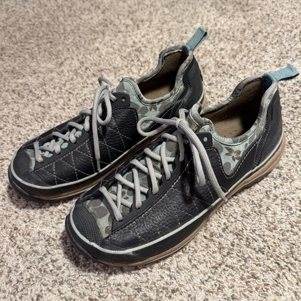 Bogs Osmosis Lo Mt Waterproof Trail Shoes- Women’s 9